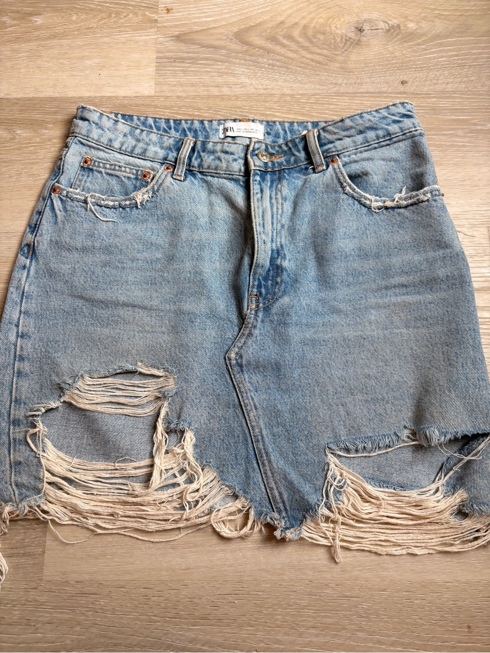 Zara distressed denim jean skirt L